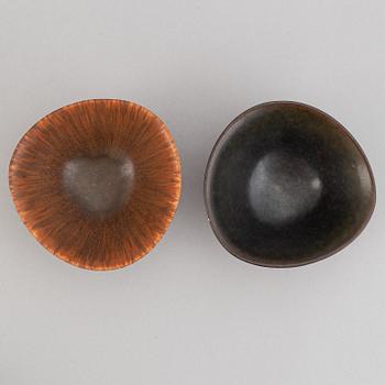 Carl-Harry Stålhane, a set of three stoneware bowls with lid and two bowls for Rörstrand.