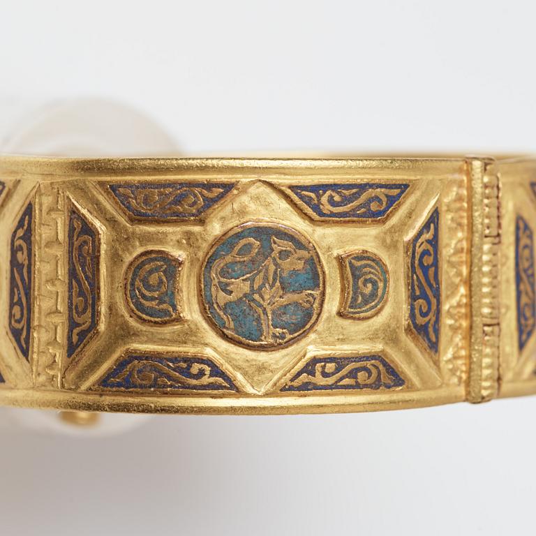 A Byzantine-style gold and enamel bracelet, presumably modern.