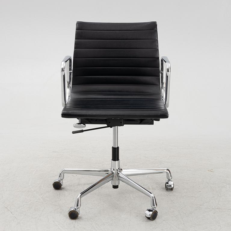Charles & Ray Eames, kontorsstol, "EA117" Vitra.