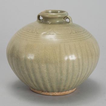 A cleadon glazed Sawnkhalok jar, South East Asia, 16th Century.