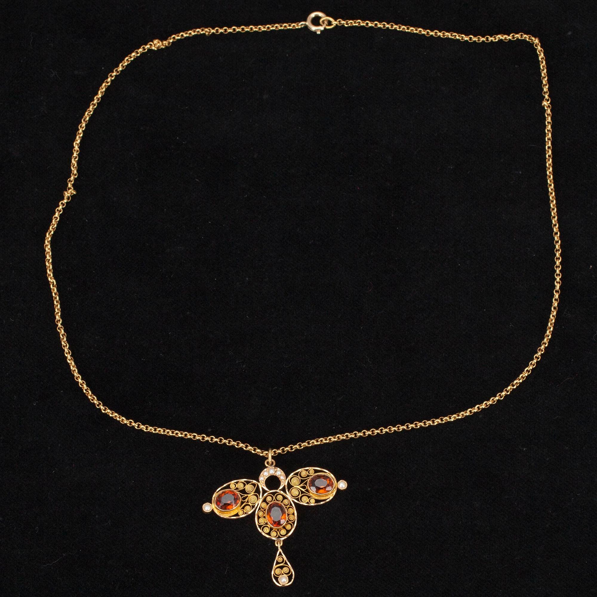 HALSSMYCKE, 18K guld, pärlor, citriner. Stockholm 1913. Vikt 9 g.