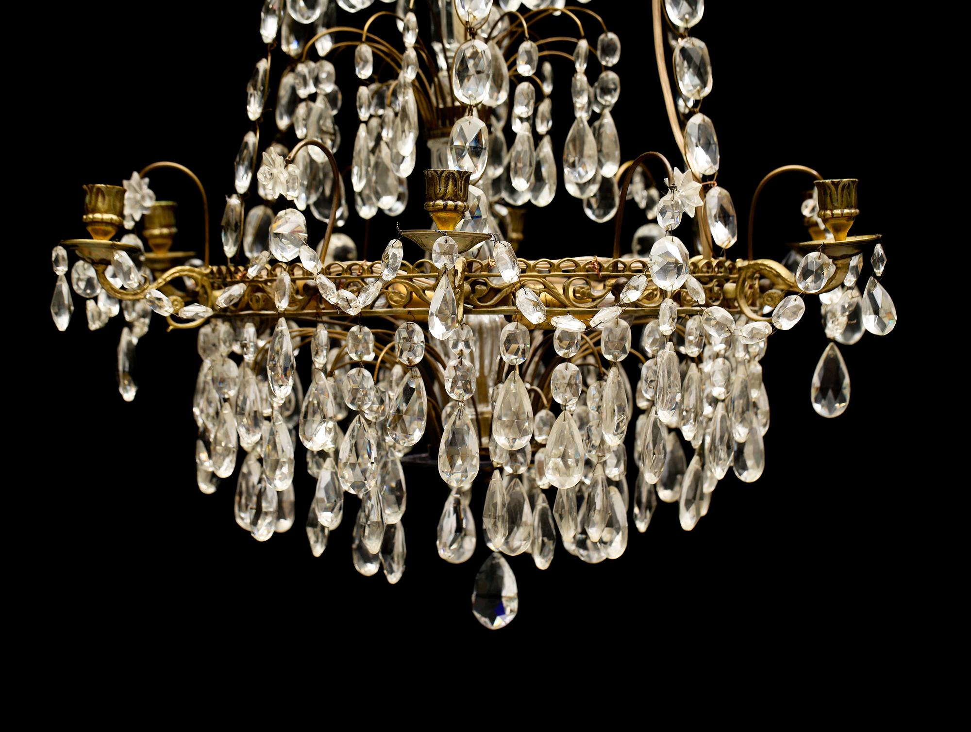 LJUSKRONA, gustaviansk stil, 1900-talets första hälft. Höjd ca 95 cm.