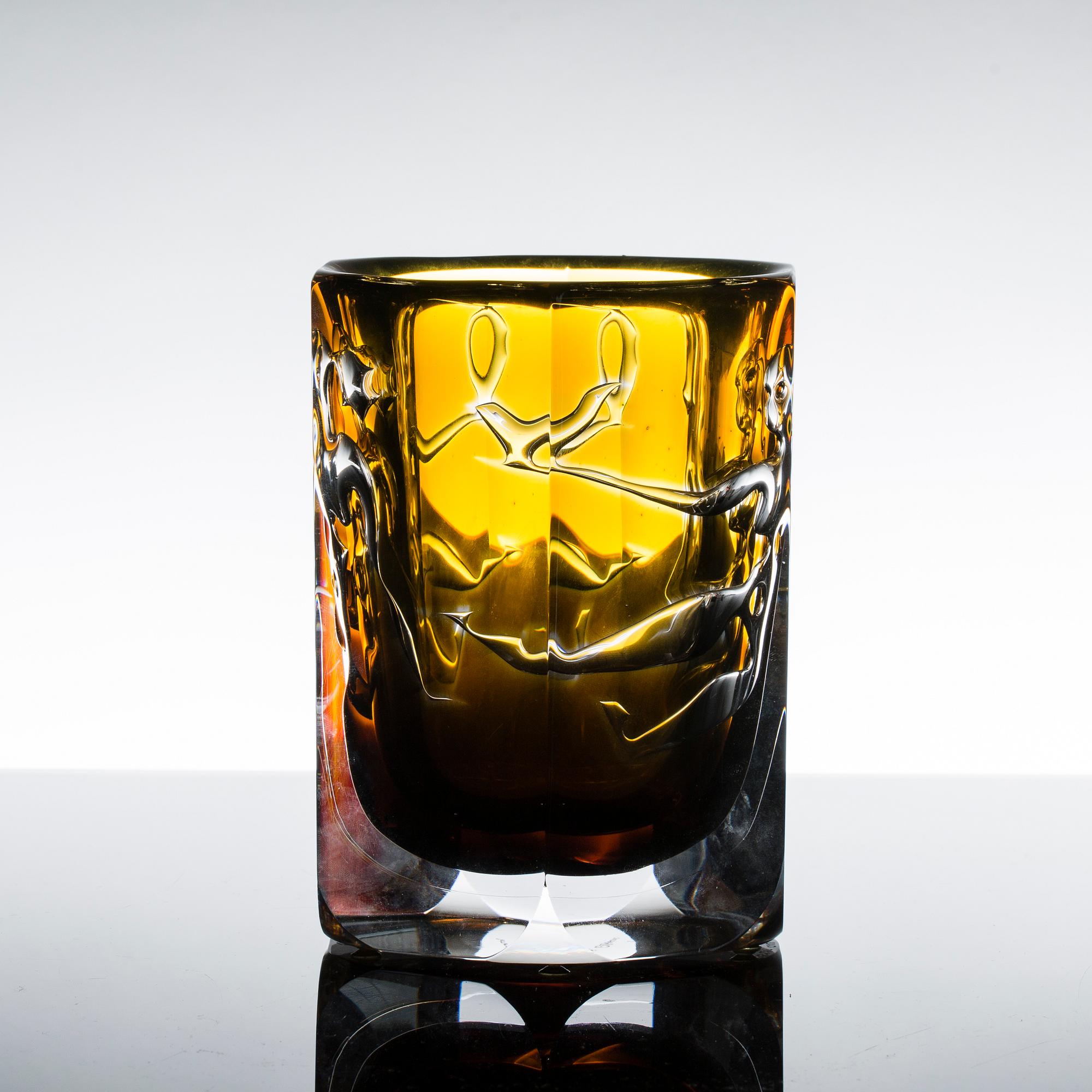 AN OLLE ALBERIUS ARIEL VASE, ORREFORS GALLERY -88.