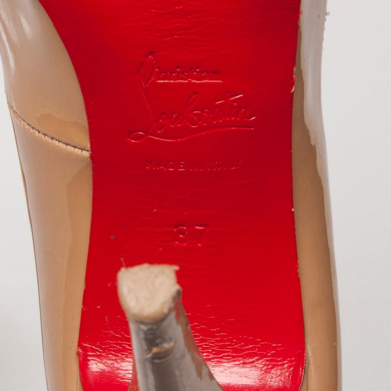 SKOR, Christian Louboutin.