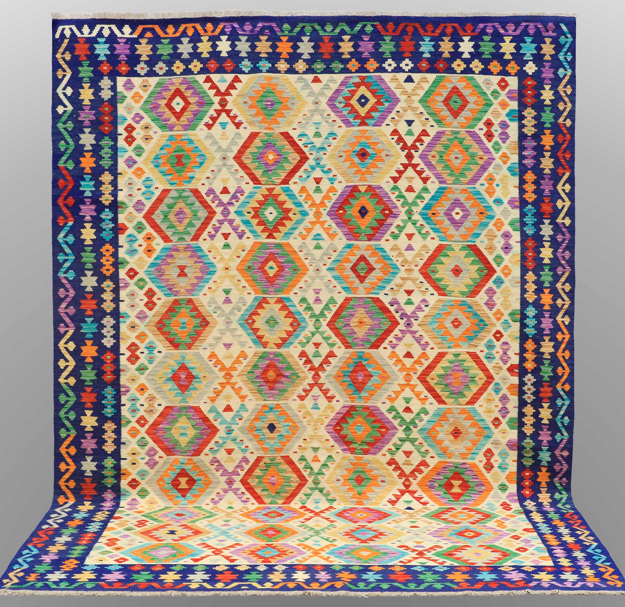 Matta, Kelim, ca 347 x 249 cm.