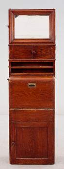 TOALETTSKÅP, för fartyg, 1900-talets början.