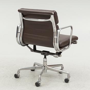 Charles & Ray Eames, skrivbordsstol, "Soft Pad Chair EA 217", Vitra.