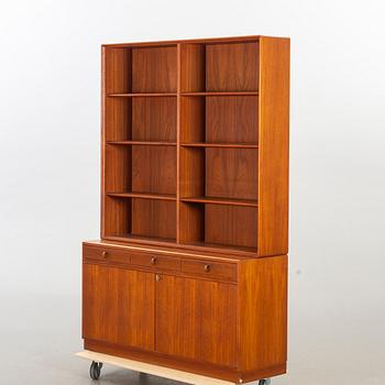 A MID 20TH CENTURY BOOK CASE.