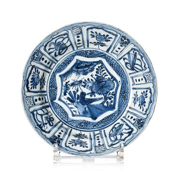 1306. A blue and white plate, Ming dynasty, Wanli (1572-1620).