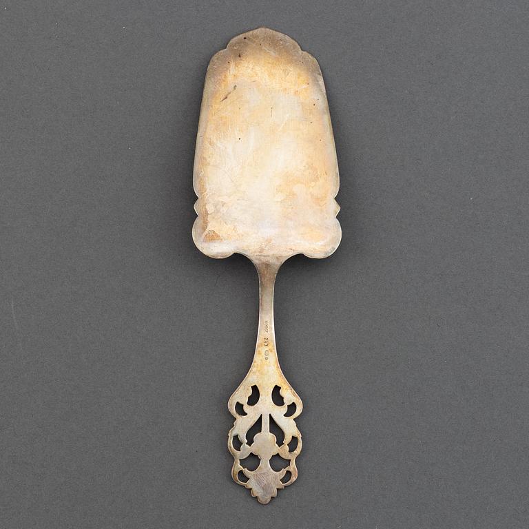 A Norwegian 20th century silver sandwich-/cake-spade.