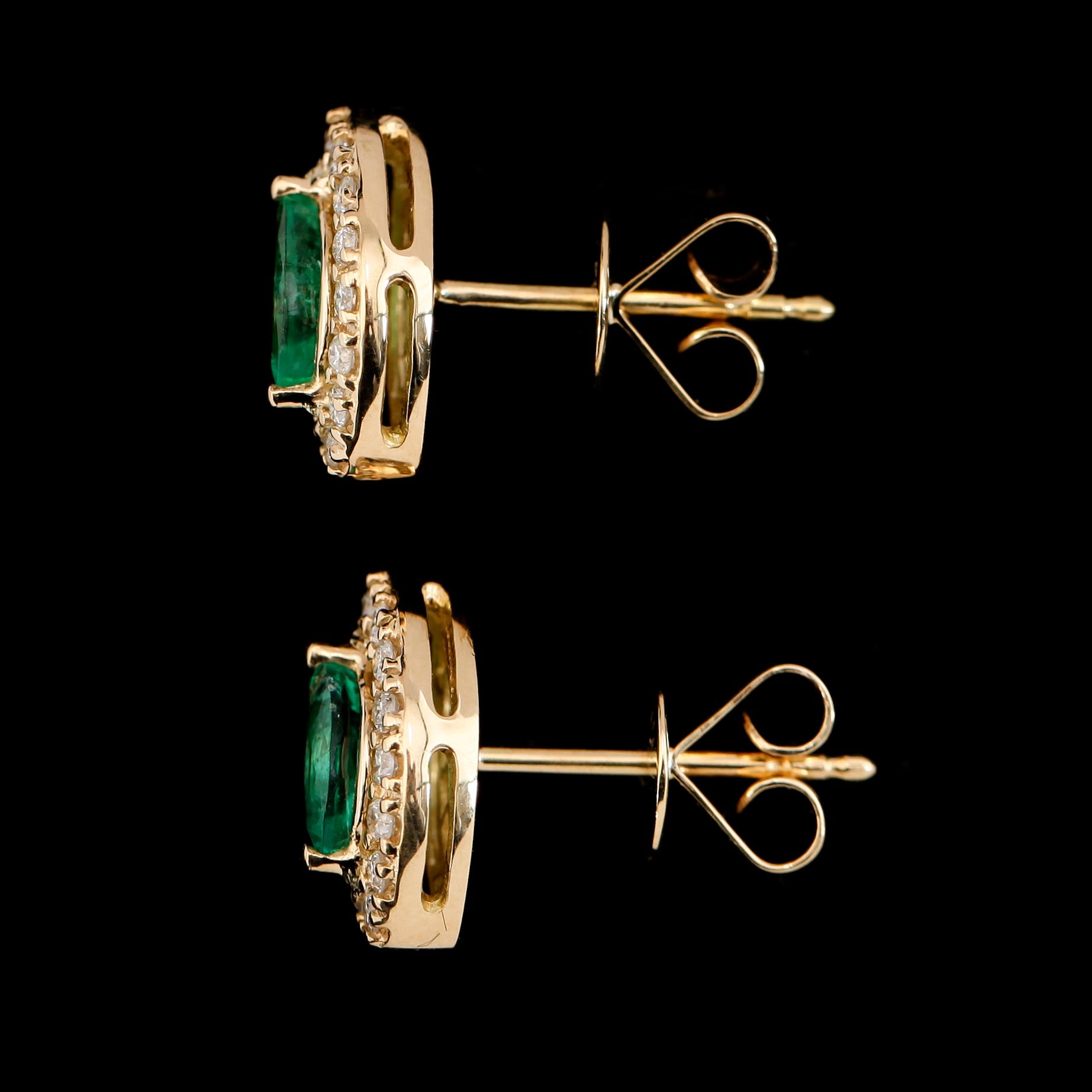 ÖRHÄNGEN, 1 par, 18K guld, diamanter tot ca 0.25 ct, smaragder tot ca 0.45 ct.