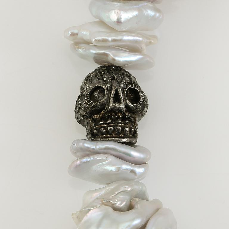 ARMBAND, sötvattenspärlor, silver och diamanter.