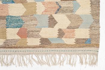 A Kelim carpet, 239 x 182 cm.