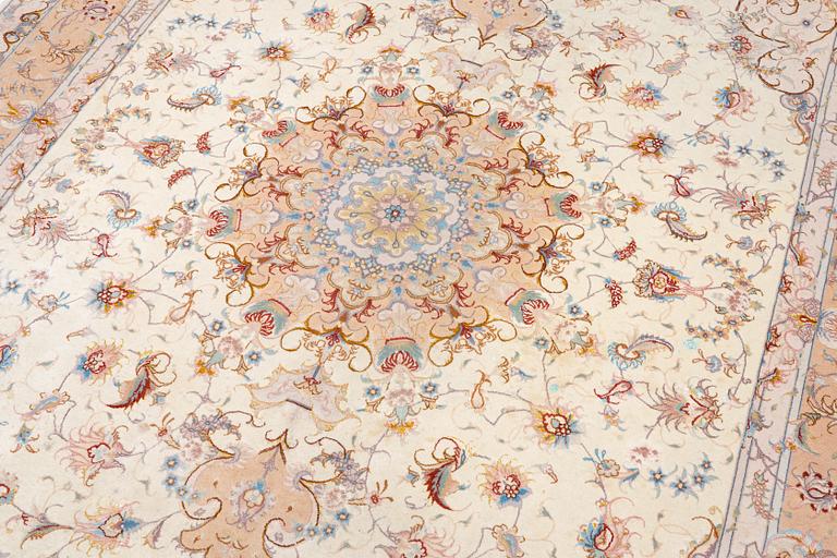 Carpet, Tabriz, silk, approx. 300 x 200 cm.
