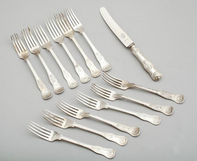 MATGAFFLAR, 12 st samt KNIV, silver, bl a Folcker, Stockholm 1896. Vikt ca 957 g.