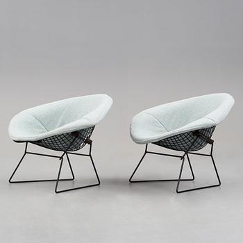 Harry Bertoia, a pair of "Wide Diamond" chairs, Knoll International, 1950-60's.