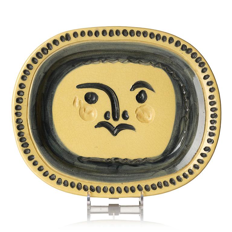 Pablo Picasso, fat, fajans, "Visage gravé, fond grège" (A.R. 29), Madoura, Vallauris, Frankrike, efter 1947.