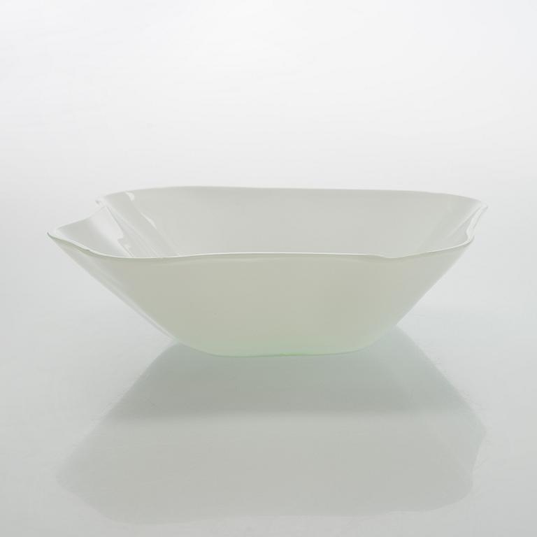 Alvar Aalto, 1 osa lasiveistoksesta, ”Aallon-kukka” 9767C, signeerattu Alvar Aalto Karhula.