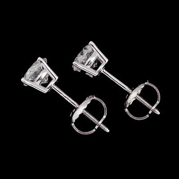 ÖRHÄNGEN, 1 par, 14K vitguld, briljantslipade diamanter tot ca 0.75 ct.