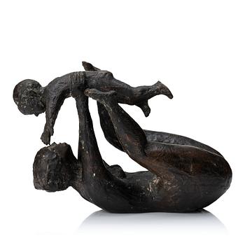 396. Erik Höglund, a bronze sculpture of a mother and child, Sweden 1956, signed and dated.