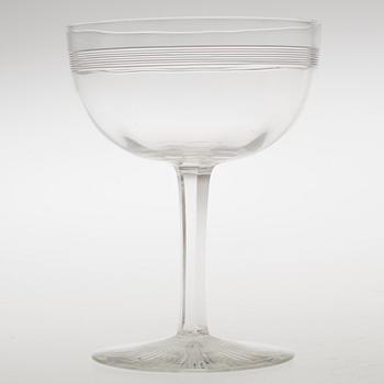 DELAR TILL GLASSERVIS, 15 delar, "Optio med bård", Kosta. Finns i priskurant för år 1896.