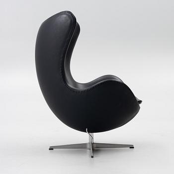 Arne Jacobsen, a 'The Egg' armchair, Fritz Hansen, Denmark, late 20th Century.