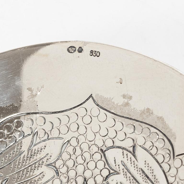 Bowl on feet, silver, 20th century.