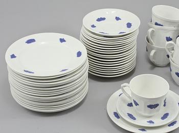 SERVISDELAR, 40 delar, benporslin, "Blå Blom", Gustavsberg, 1900-talets andra hälft.