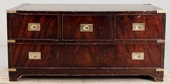 BYRÅ/SIDEBOARD, "Military style", 1900-tal.