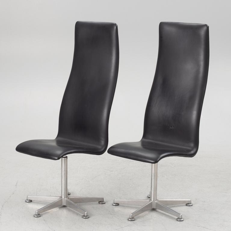 Arne Jacobsen, a pair of 'Oxford Chairs', Fritz Hansen, Denmark.
