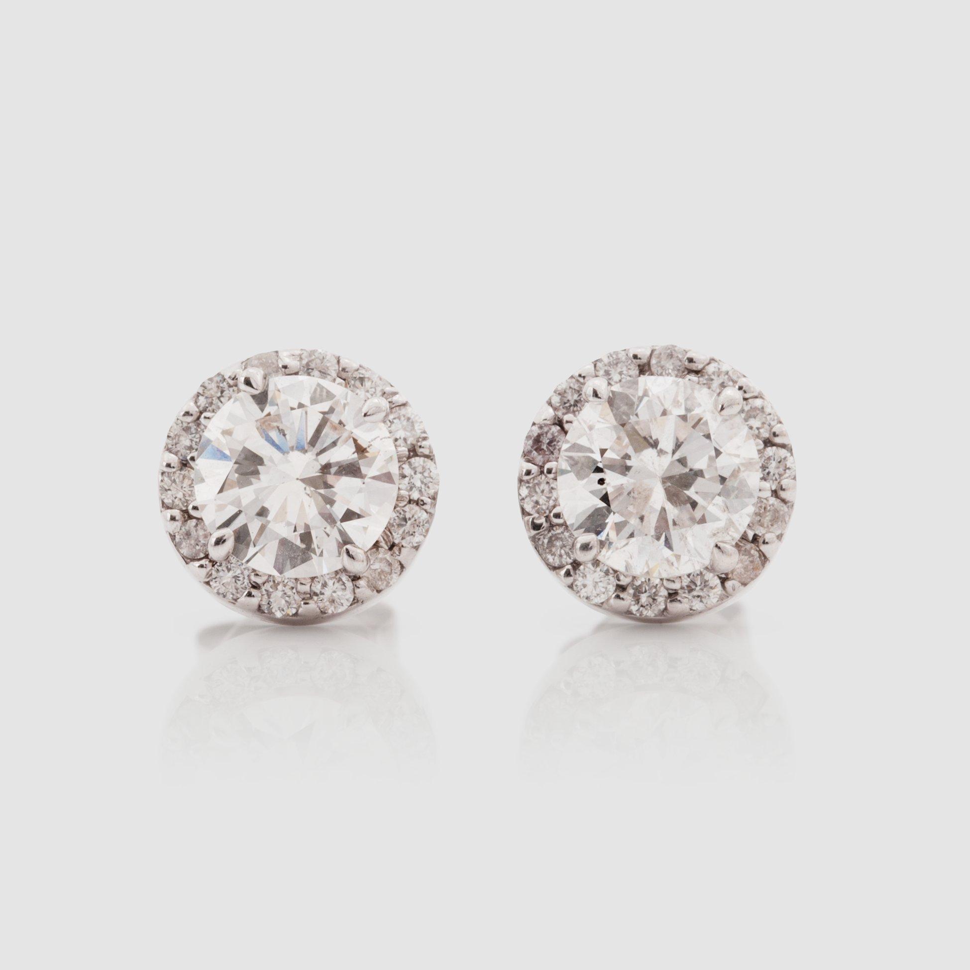 ÖRHÄNGEN med briljantslipade diamanter totalt 2.44 ct.