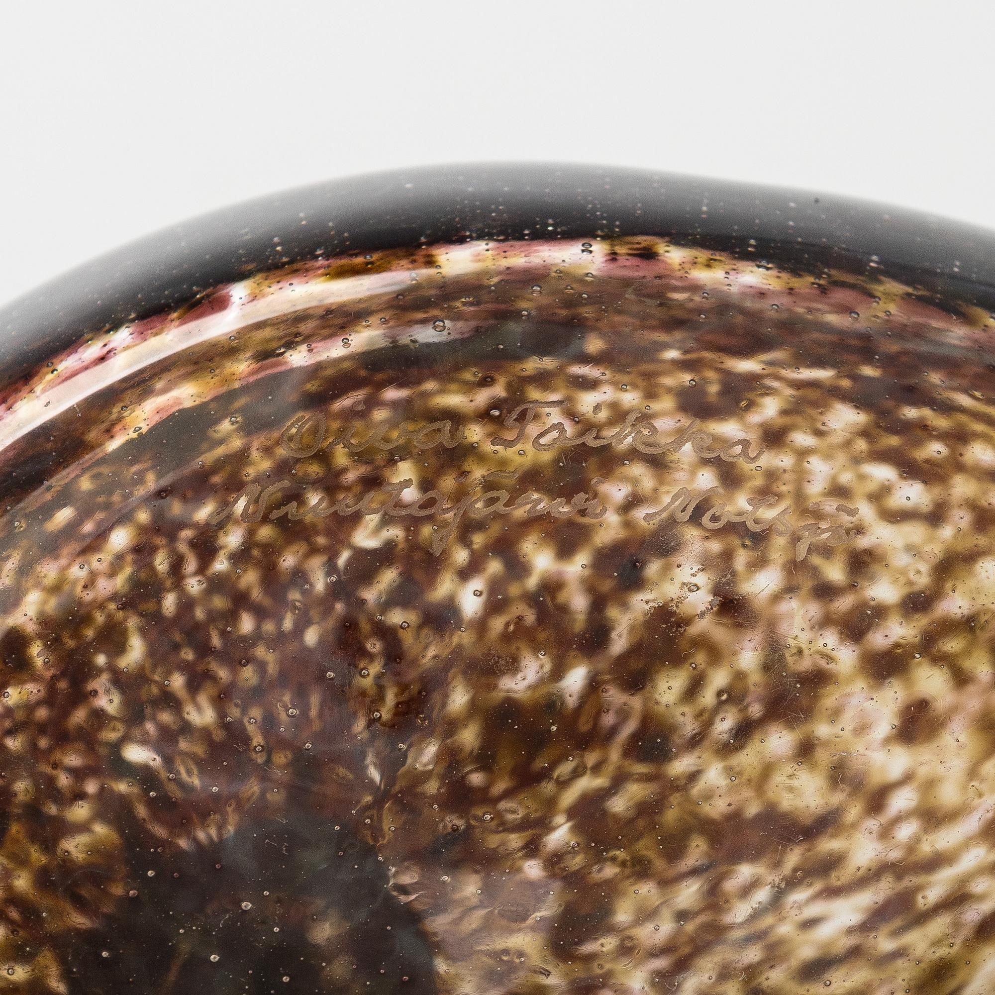 Oiva Toikka, a glass bird, signed Oiva Toikka Nuutajärvi.