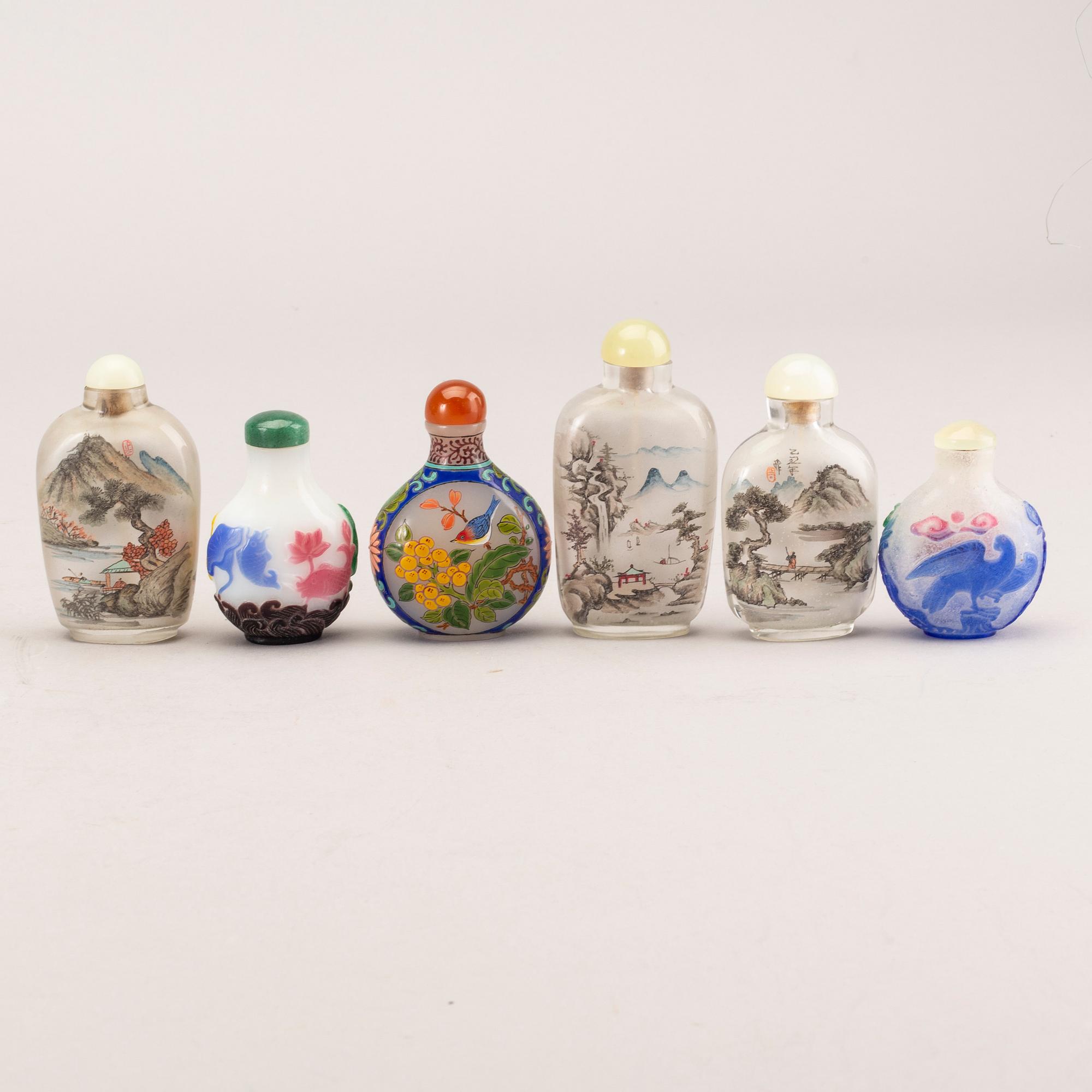 A set of 11 Chinese late Qing glass snuff bottles.