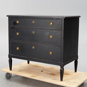 Byrå, gustaviansk stil, 1900-talets första hälft.