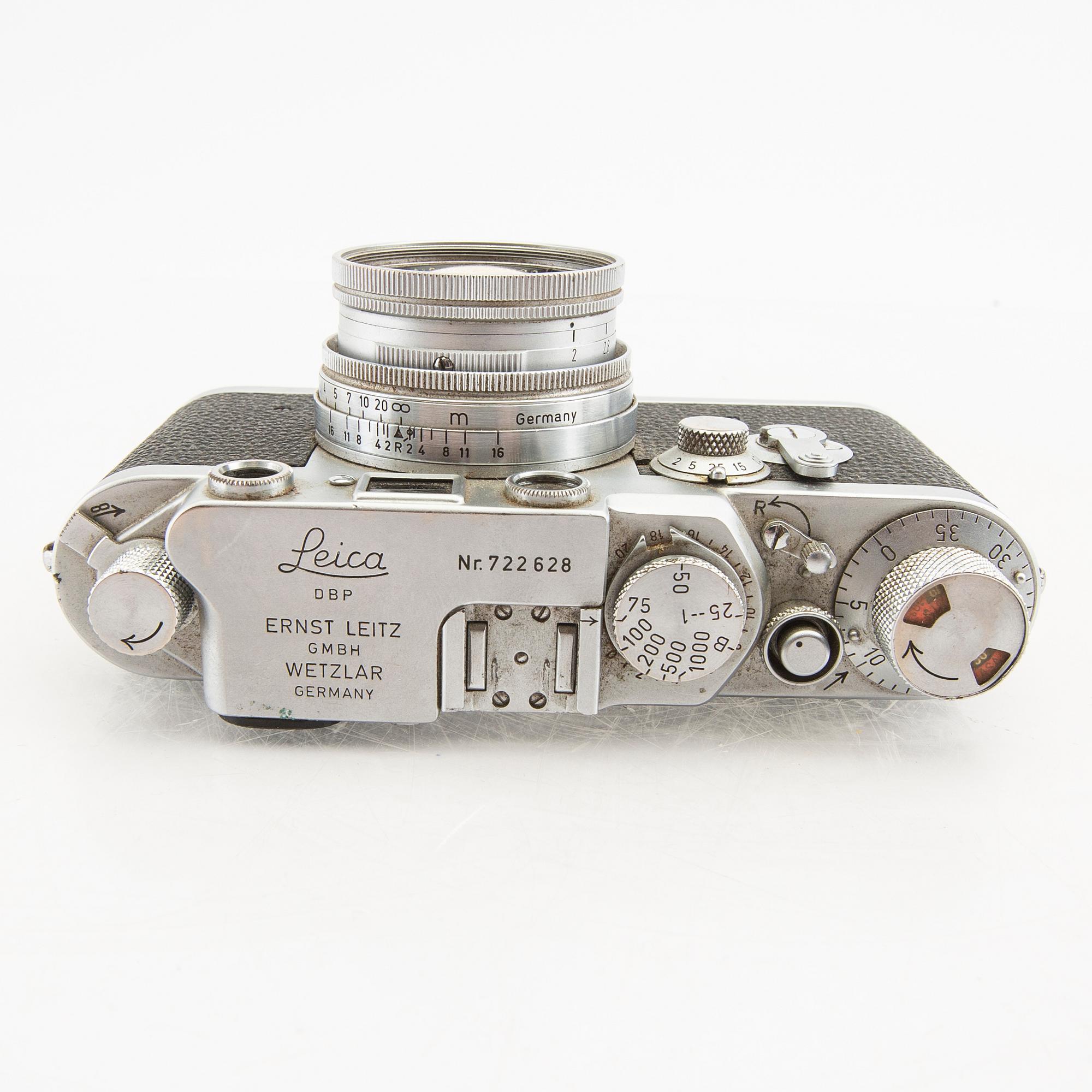 Kameror 2 st samt tillbehör Leica.