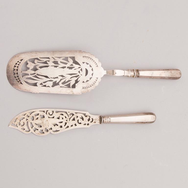 FISKSERVERINGSBESTICK, 2 st,  silver, A. B. Ljubavin resp. P. Silvennoinen, S:t Petersburg ca 1900.