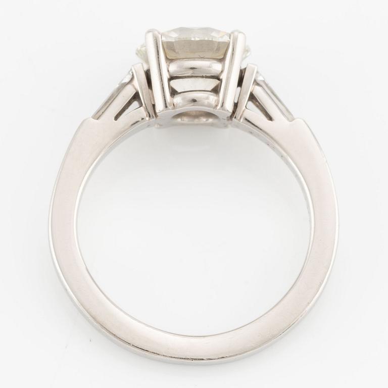 Ebba Brahe, ring, platinum with a round brilliant-cut diamond 2.26 ct.