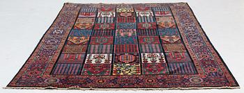 Carpet, Bakhtiari. approx. 333 x 210 cm.