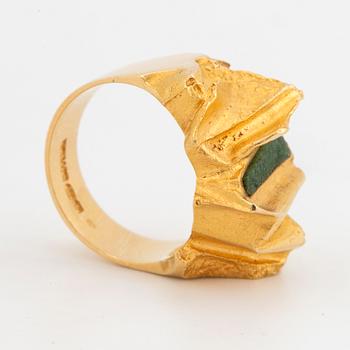 An 18K Lapponia ring set with zoisite "Pagodi".