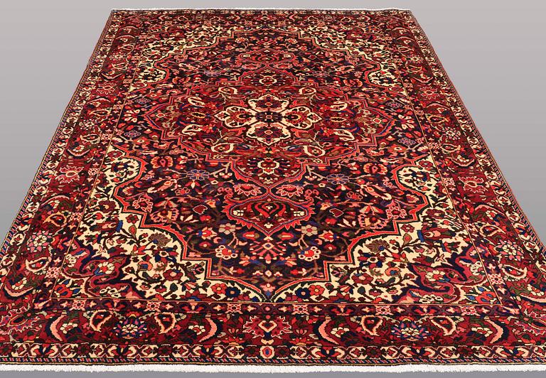 A CARPET, Baktiari, ca 315 x 212 cm.