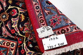A carpet, Kashan, ca 390 x 300 cm.