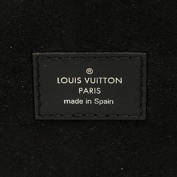 Louis Vuitton, a 'Neverfull MM' bag.