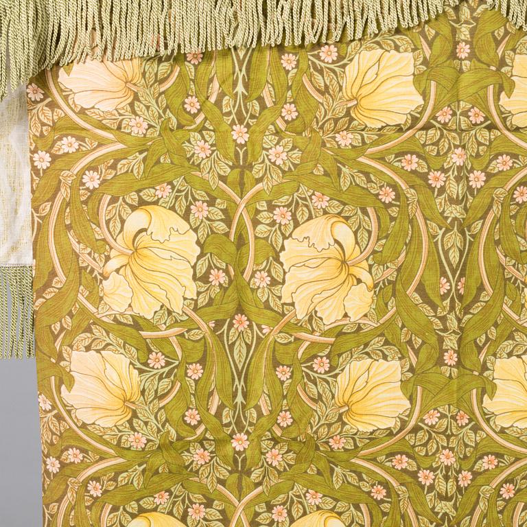 GARDINER, 5+2 längder "Pimpernel" design William Morris, tillverkade av A Sanderson, 1900-talets andra hälft.