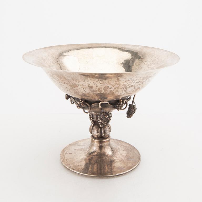 Johan Rohde, skål på fot,  sterling silver Firma Georg Jensen, Köpenhamn modell nr 264.