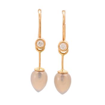 Earrings 18K gold, brilliant-cut diamonds 0.20 ct, two pairs of cultured freshwater pearls and drops of moonstone.