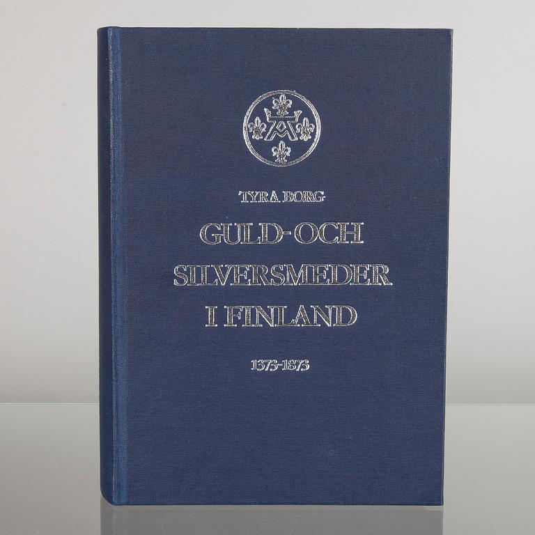 BOK, "Guld- och silversmeder i Finland 1373-1873" av Tyra Borg, Malmö 1972.