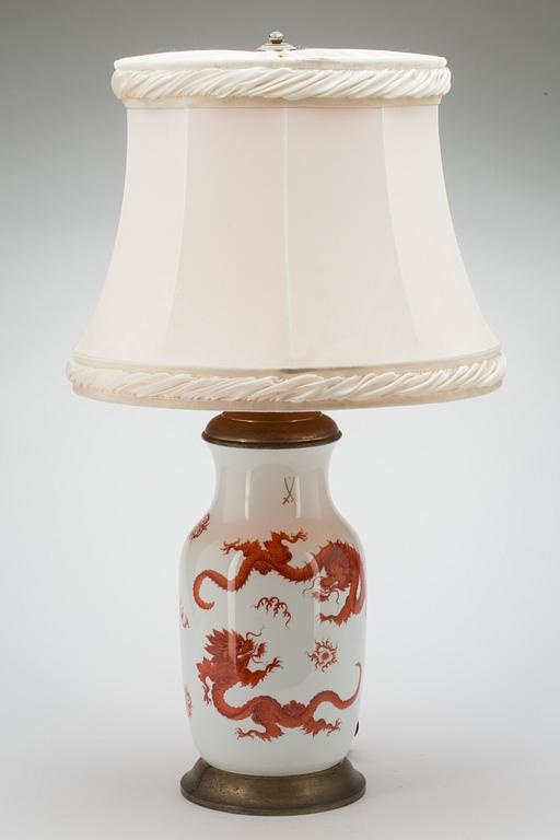 BORDSLAMPA, porslin, Meissen. 1900-tal.