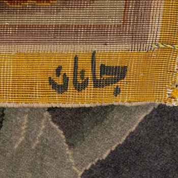 Matta, old figural Täbris, Västra Persien, ca 274 x 190 cm.