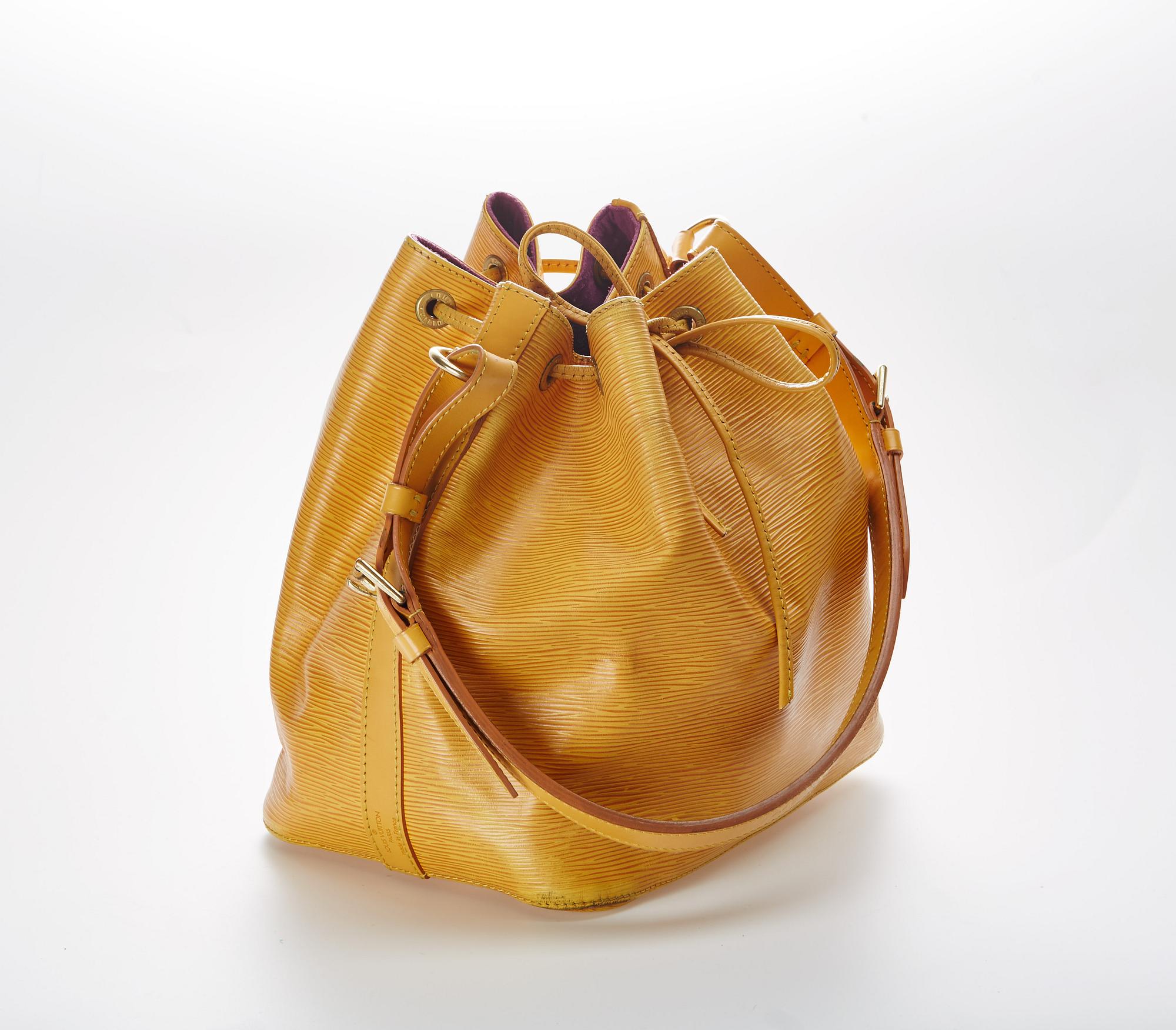 VÄSKA, "Petit Noé", Louis Vuitton.