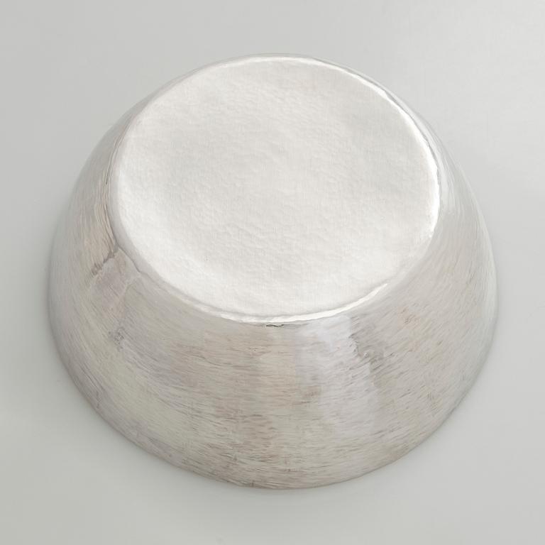 Tapio Wirkkala, malja, hopeaa, malli 243, Kultakeskus Hämeenlinna 2007.